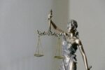 Justitia verkörpert für viele das Völkerrecht.